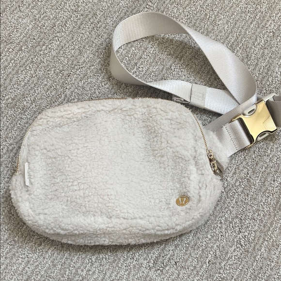 lululemon athletica Handbags - Lululemon Large Women's White Sherpa Belt Bag